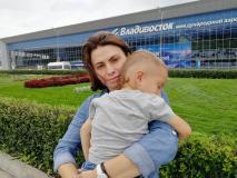По дороге в аэропорт наш герой уснул