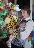 Тимурчик-леопард с бабушкой. Возраст - 11 месяцев