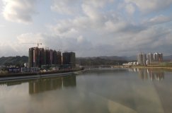 Город отстраивается вдоль реки