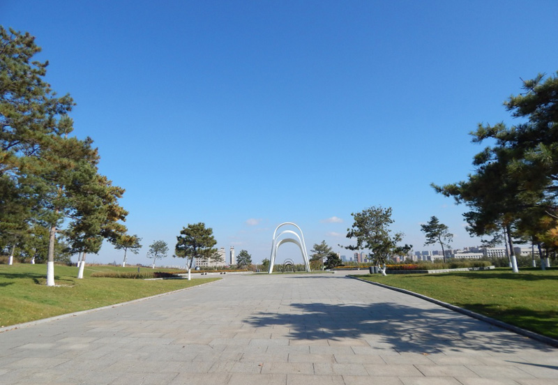 Площадь мира в Парке скульптур Чаньчуня