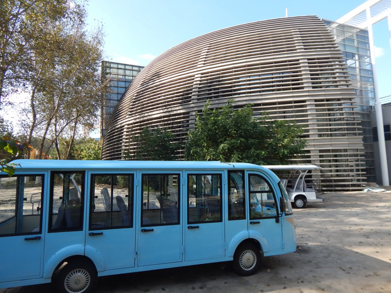 Пассажирские автобусы в Парке скульптур Чаньчуня
