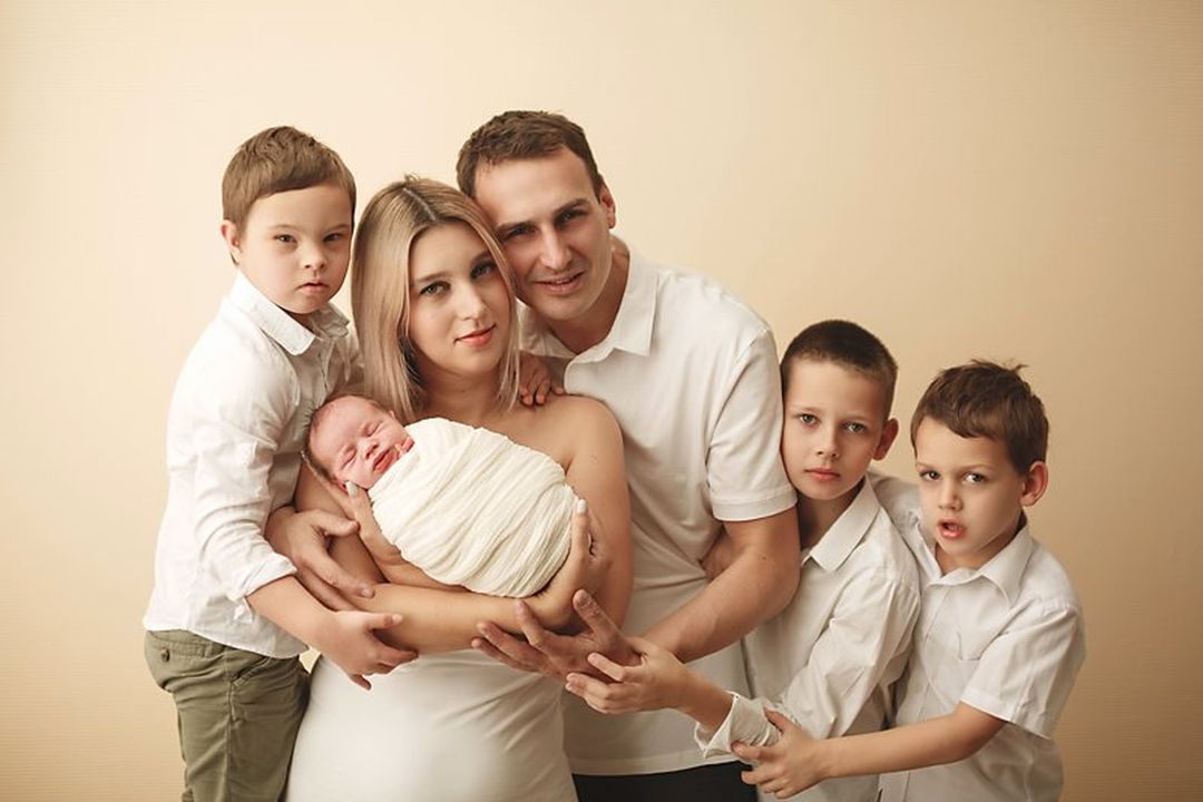 Видео лучшая семья. Российская семья. Хорошая семья. Фотосессия победители конкурса семья. Самая популярная семья в России.